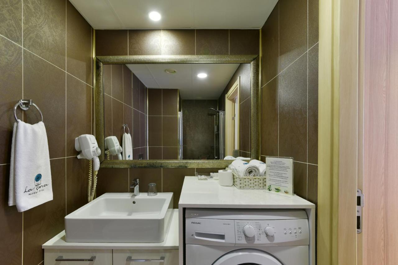 La Flora House Hotel コジャエリ エクステリア 写真