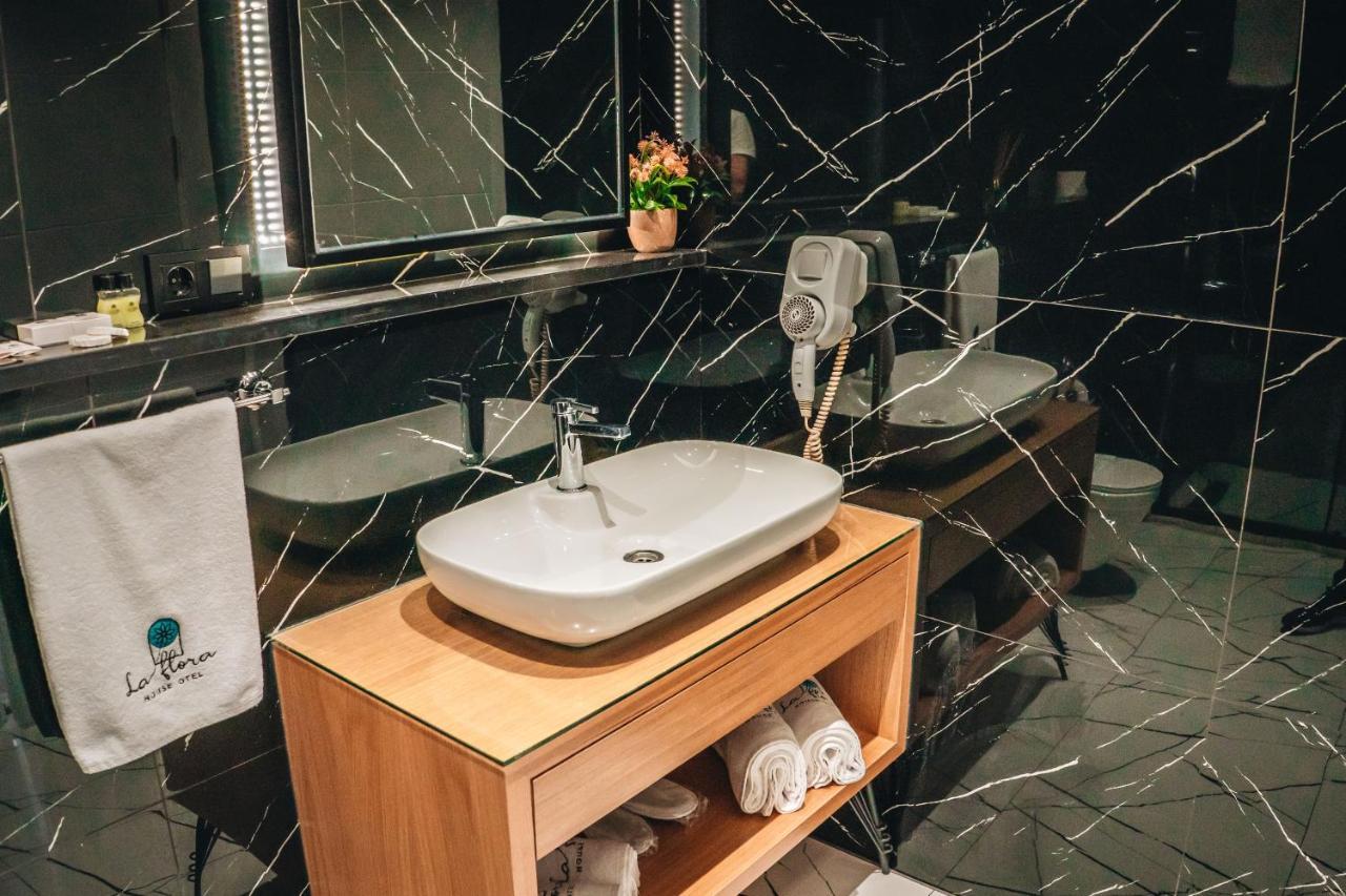 La Flora House Hotel コジャエリ エクステリア 写真
